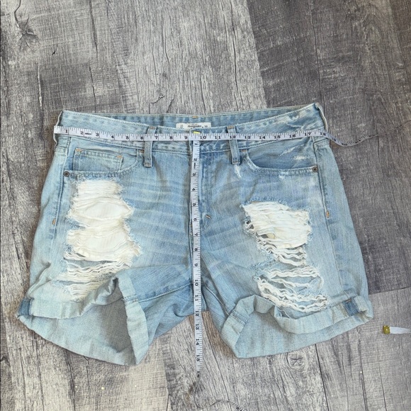 Abercrombie & Fitch Distressed Boyfriend Short - Picture 4 of 6